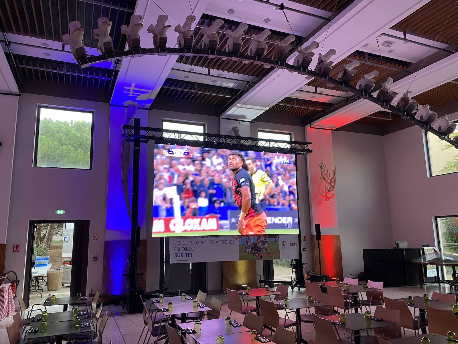 Retransmission évènement sportif foot rugby sur écran led géant