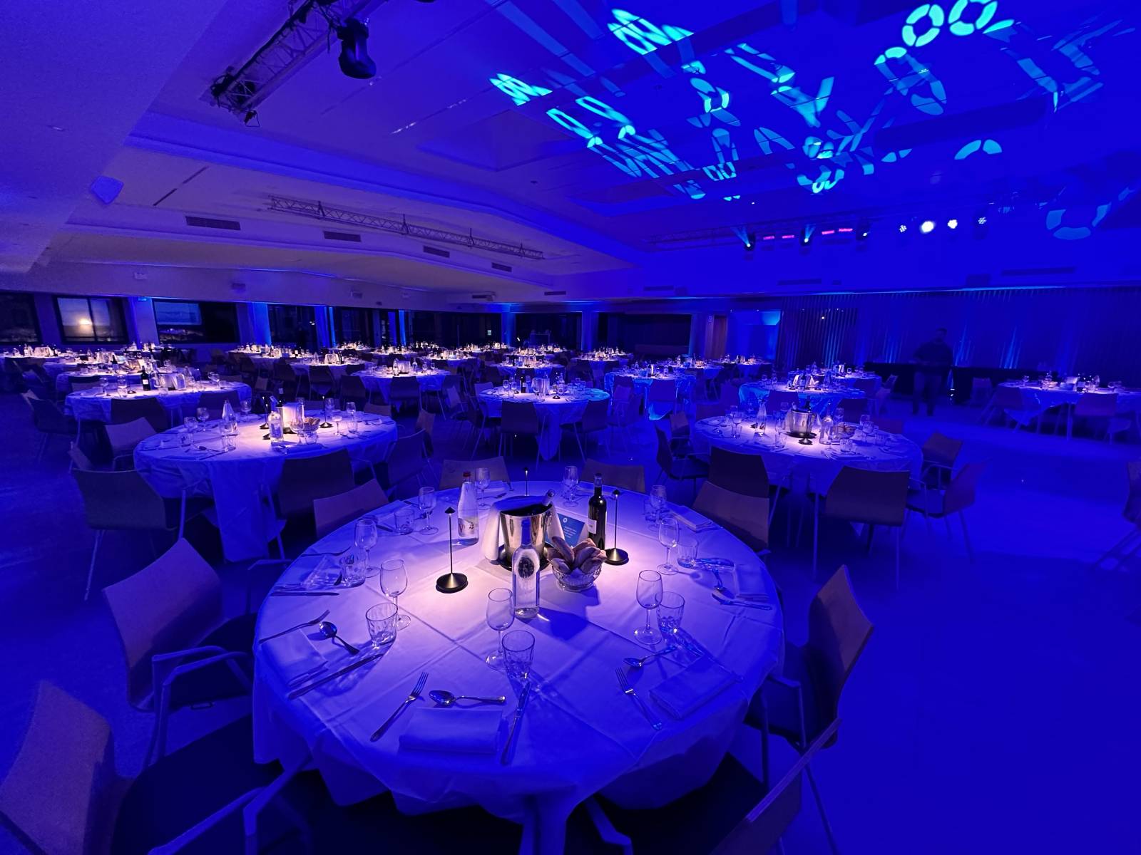 Location mobiler lounge soirée  et lampes de tables