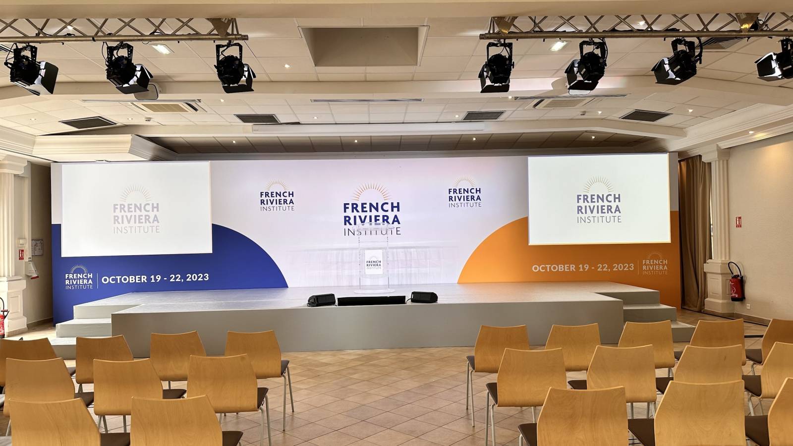 Séminaires pour entreprise location matériel sonorisation éclairage audiovisuel à Ollioules dans le Var