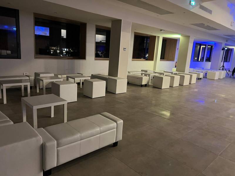 location mobilier lounge pour soirée entreprise dans le var