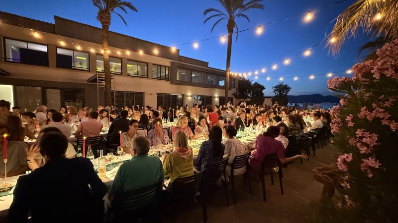 location guirlandes et lampes de table à six fours dans le var