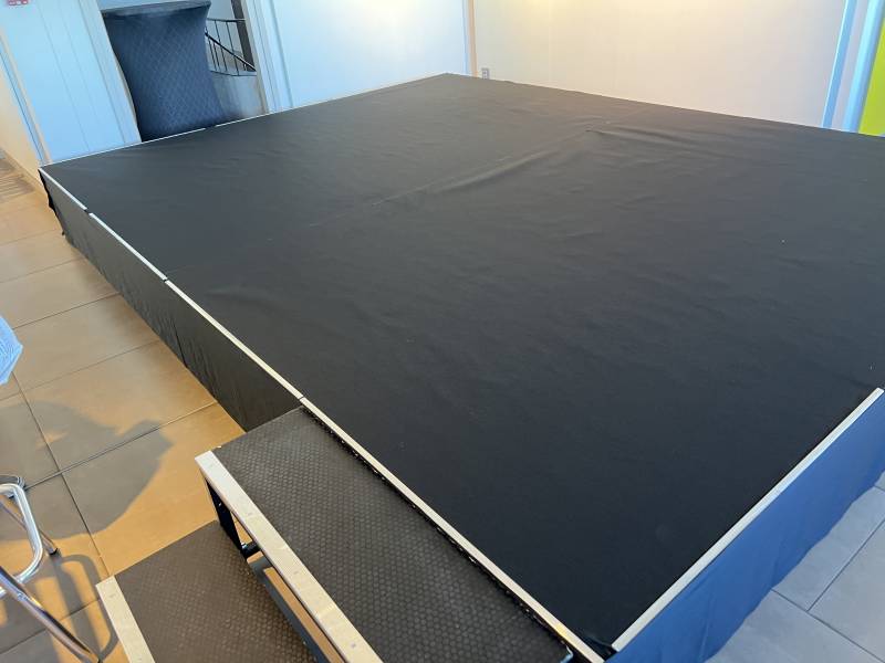 location podium scène à Marseille dans les bouches du Rhône