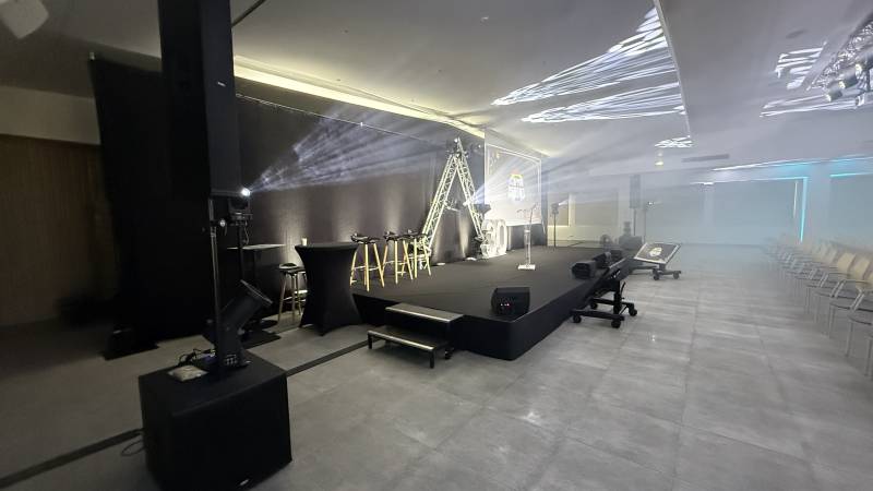 location podium pour seminaire a six fours dans le var